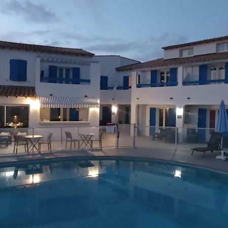 Hotel Le Bleu Marine Сент-Марі-де-ла-Мер Екстер'єр фото