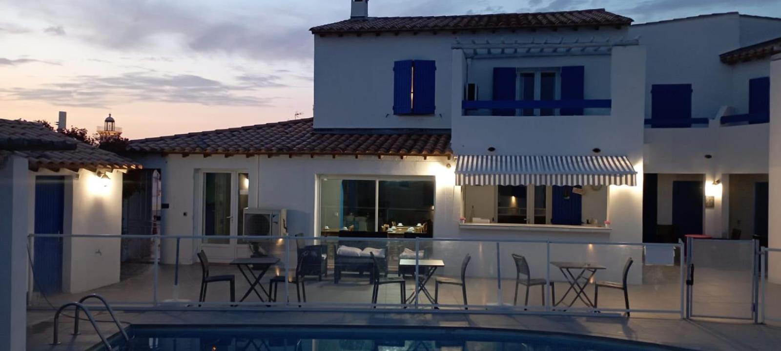 Hotel Le Bleu Marine Сент-Марі-де-ла-Мер Екстер'єр фото