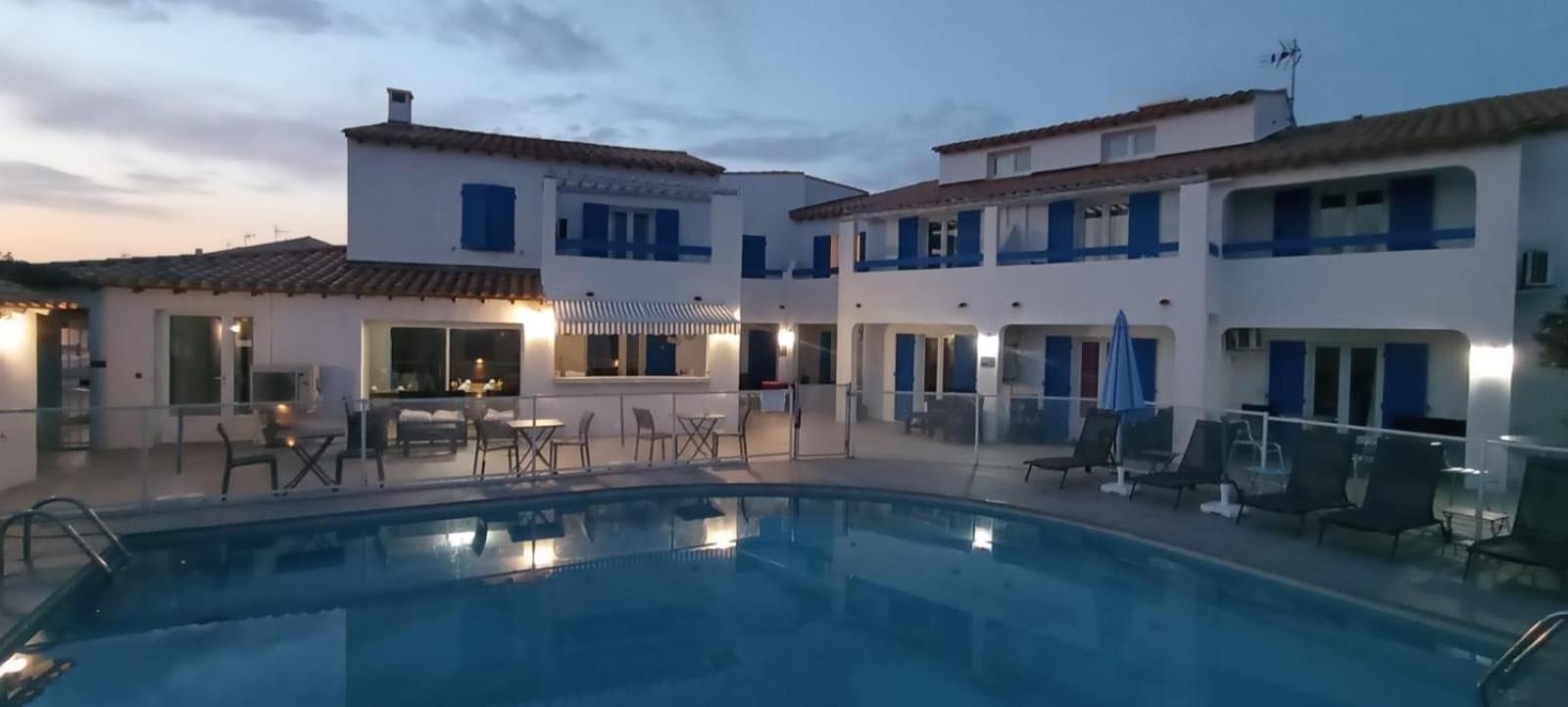 Hotel Le Bleu Marine Сент-Марі-де-ла-Мер Екстер'єр фото