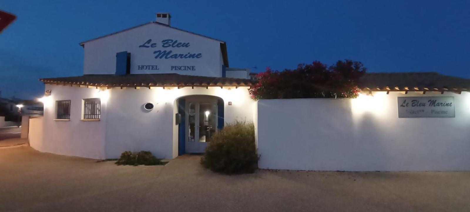 Hotel Le Bleu Marine Сент-Марі-де-ла-Мер Екстер'єр фото